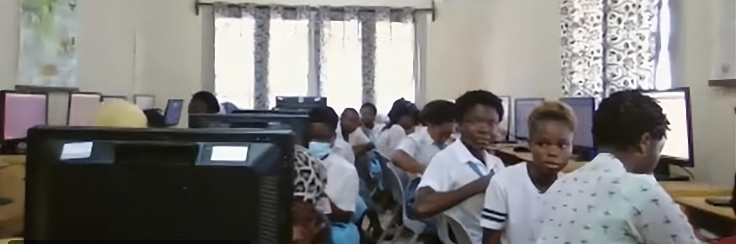 Coding Girls in Mozambico
