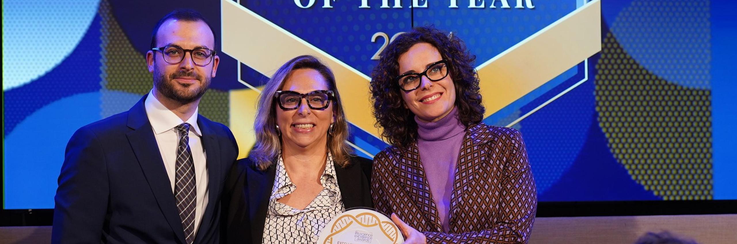 Elisa Amorelli e Andrea Bonini ritirano il premio Best CSR Project of the Year
