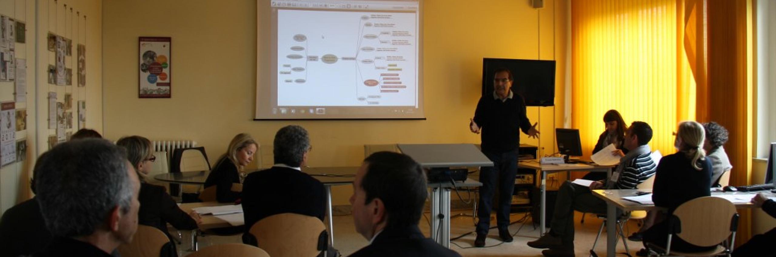 Alfonso Molina presenta Fives 5Ms per Meet no Neet