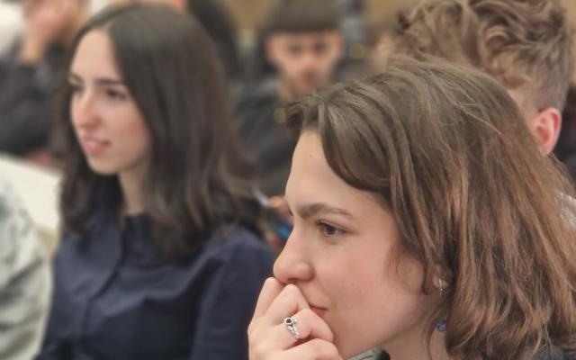 Breaking Barriers, sfida Osint per la prevenzione del cyberbullismo