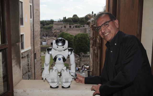 Alfonso Molina con Nao