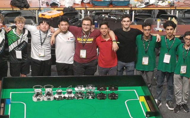 Il team di Piazza della Resistenza a RoboCup