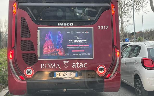 Autobus con manifesto RomeCup 2024