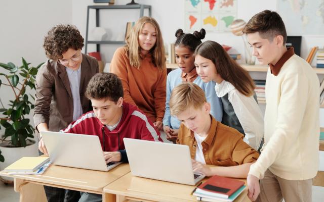 Con il progetto "Vivi Internet, al meglio" al Canvas Hub di Montepulciano           