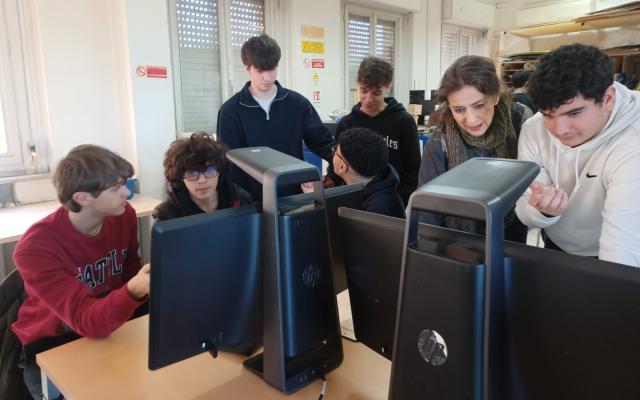 Studenti protagonisti nei laborator di Ital.IA Lab: dall’uso consapevole dell’IA alla creazione di canzoni 