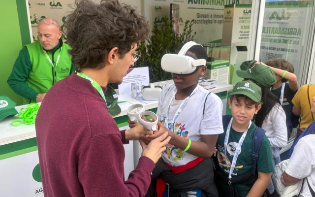 Nello spazio AgriSmartLab con i visori per esperienze immersive