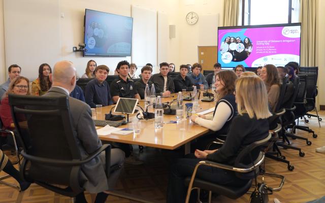 l’ambasciatore Jack Markell ha accolto gli studenti american