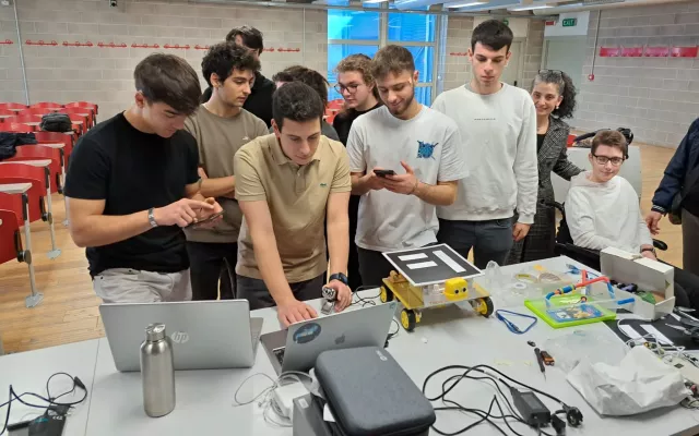 Tre storie che ci riguardano raccontate da iO Donna del Corriere della Sera