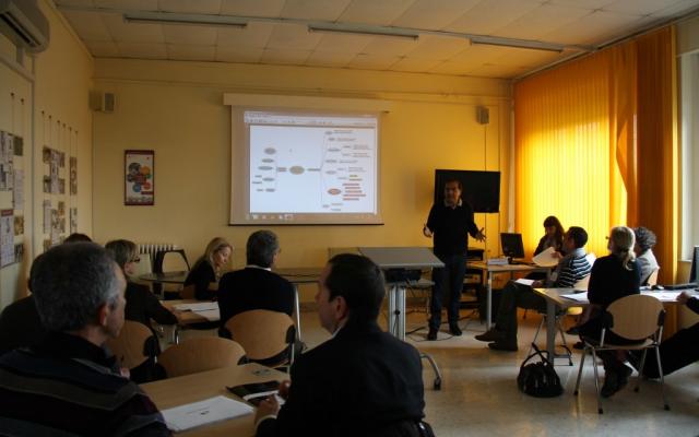 Alfonso Molina presenta Fives 5Ms per Meet no Neet