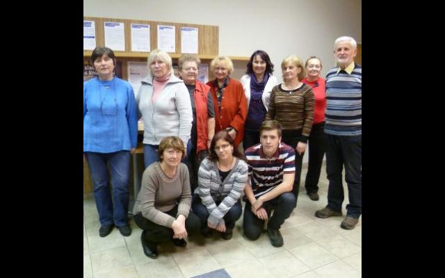 Group of seniors with young volunteers.jpg