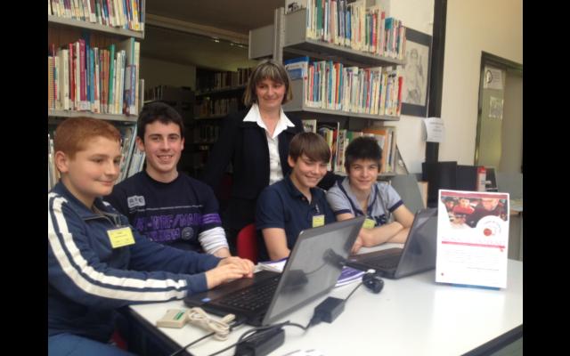 La prof Mionti con i suoi studenti a Villa Balestrini per la presentazione del progetto e la CRS alla cittadinanza.jpeg