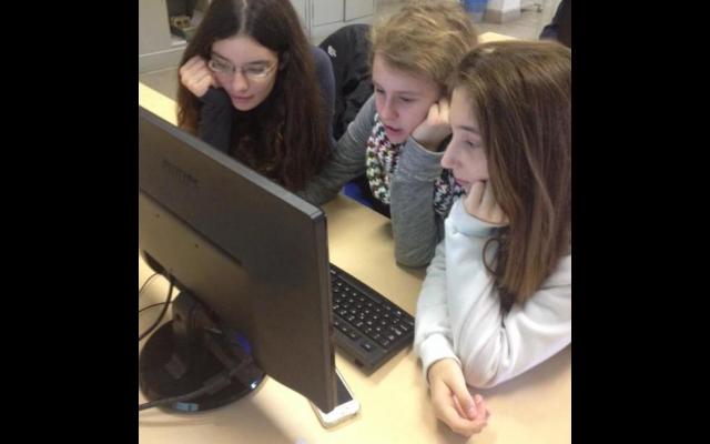codingirls.jpg
